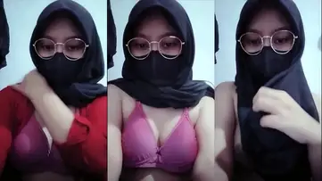 Bokep Jilbab ABG Toge Kacamata Live Barbar